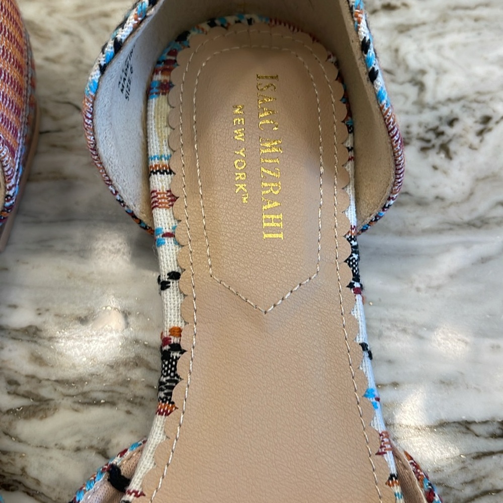 Isaac Mizrahi Slip On Shoes/Like New/ Tribal Design - Picture 3 of 8